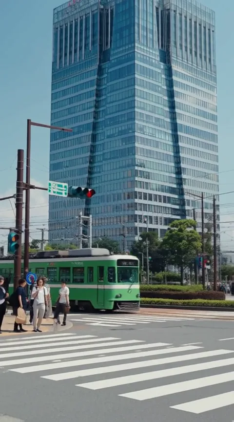 Streetcar on Peace Boulevard